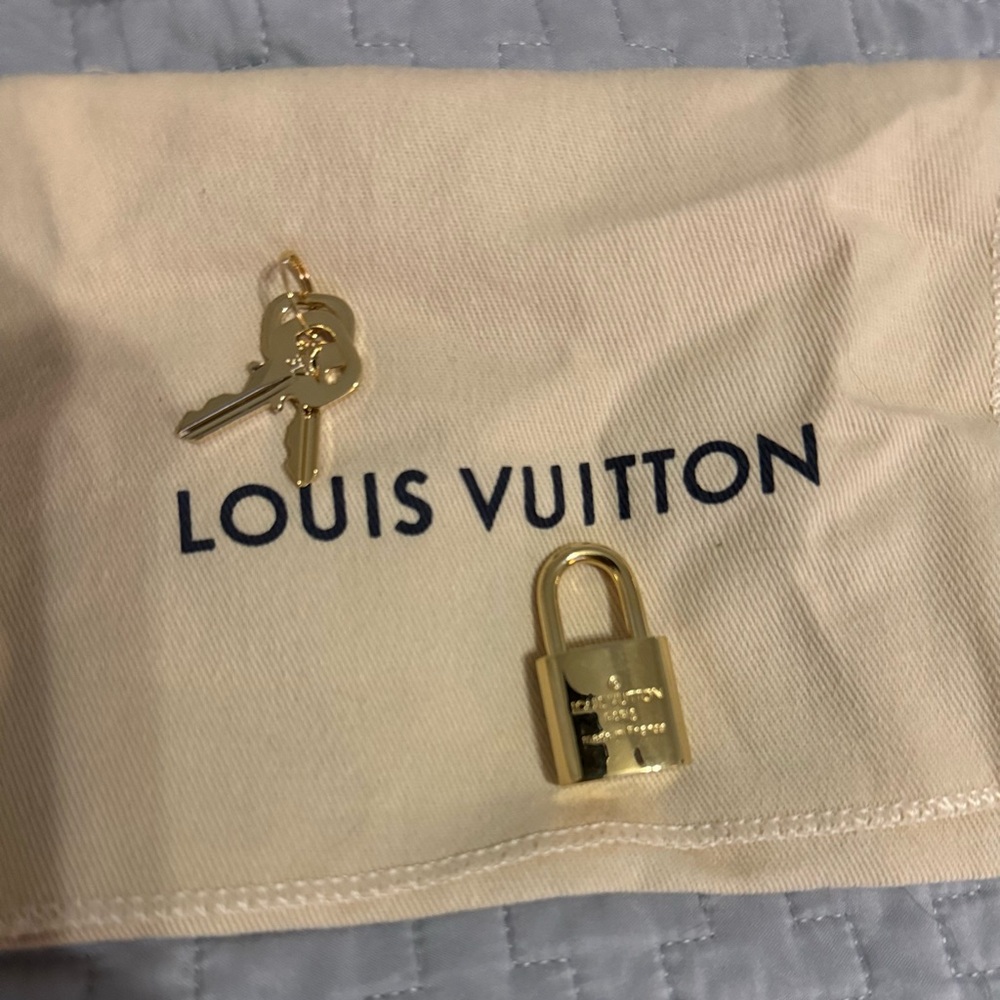 LV Lock & Keys 312